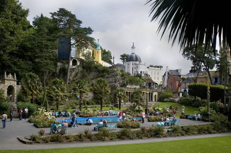 1200px Portmeirion view of central plaza