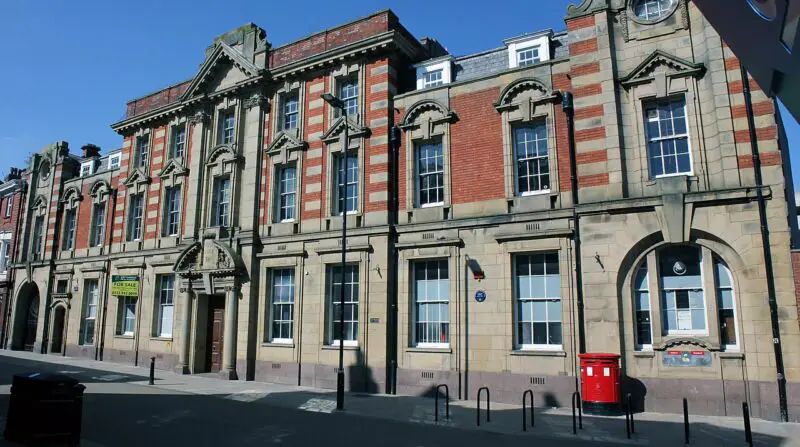 1280px Scarborough Post Office 11 15 Aberdeen Walk Scarborough geograph 6857229